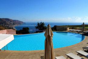 Отель Taormina Bella Vista Apartment in center with pool by Taormina Holidays, Таормина